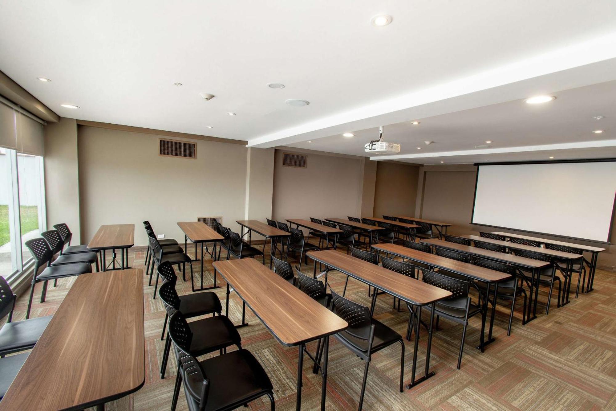 Hotel Hampton By Hilton Lima San Isidro Exterior foto